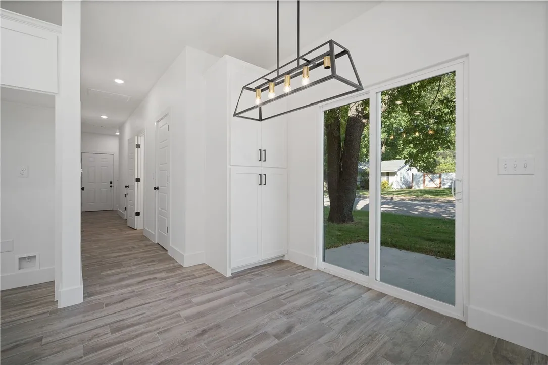 Rogers, Arkansas 72756, United States, 3 Bedrooms Bedrooms, ,3 BathroomsBathrooms,Residential,Pending,104199