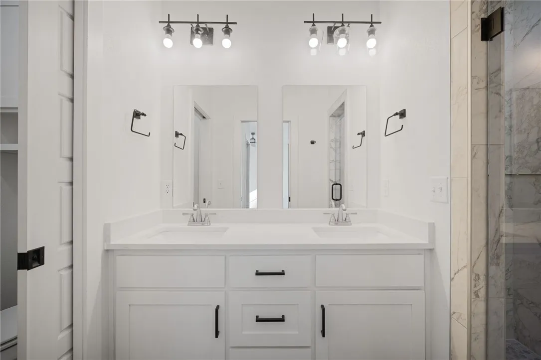 Rogers, Arkansas 72756, United States, 3 Bedrooms Bedrooms, ,3 BathroomsBathrooms,Residential,Pending,104199