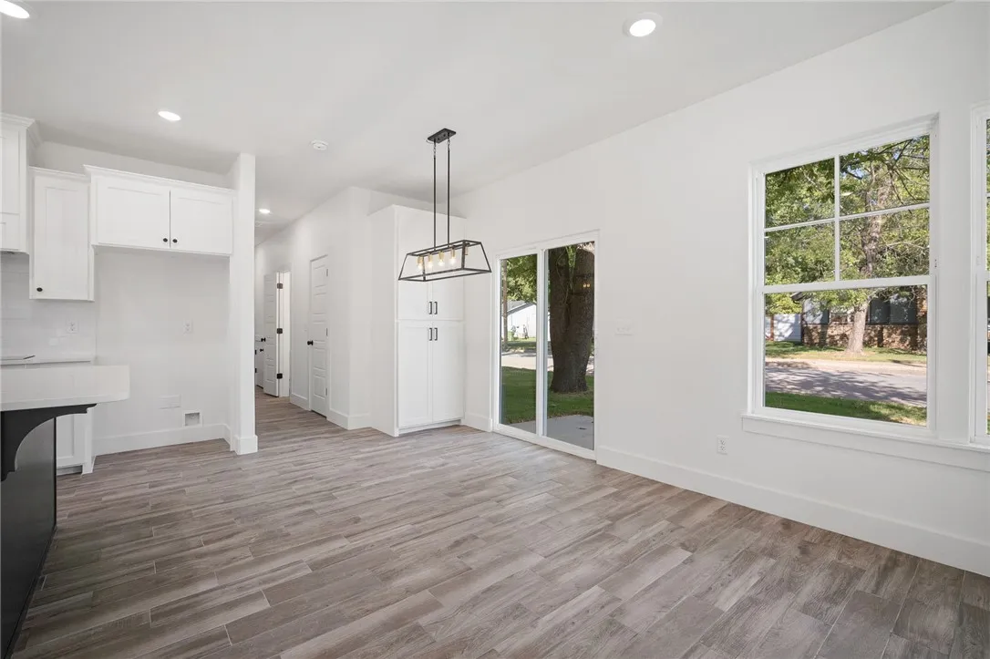 Rogers, Arkansas 72756, United States, 3 Bedrooms Bedrooms, ,3 BathroomsBathrooms,Residential,Pending,104199