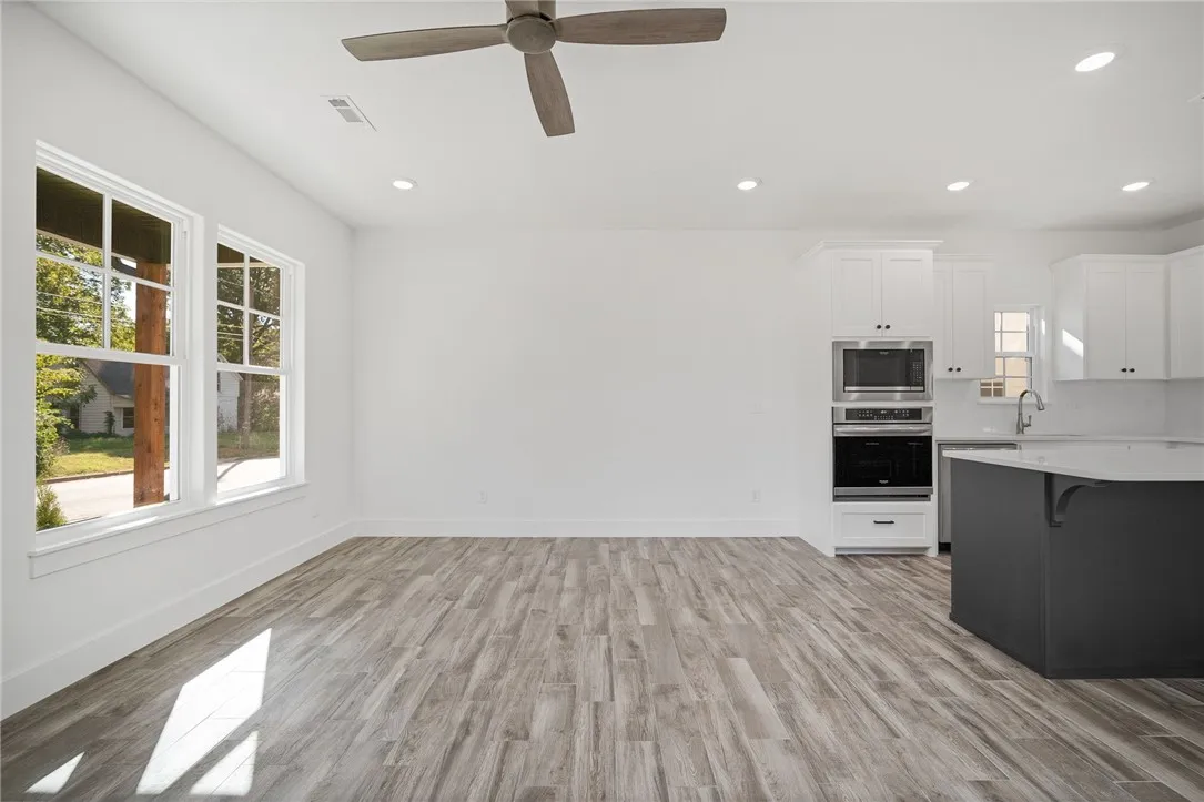 Rogers, Arkansas 72756, United States, 3 Bedrooms Bedrooms, ,3 BathroomsBathrooms,Residential,Pending,104199