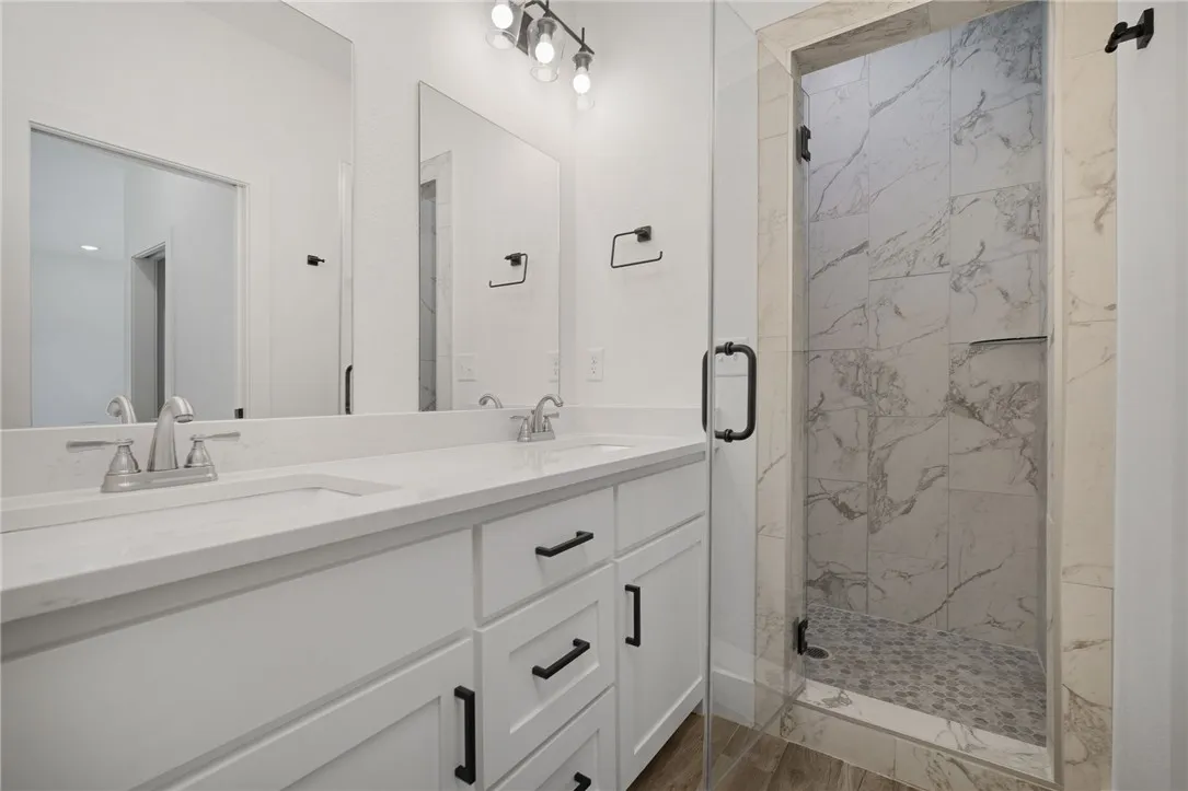 Rogers, Arkansas 72756, United States, 3 Bedrooms Bedrooms, ,3 BathroomsBathrooms,Residential,Pending,104199