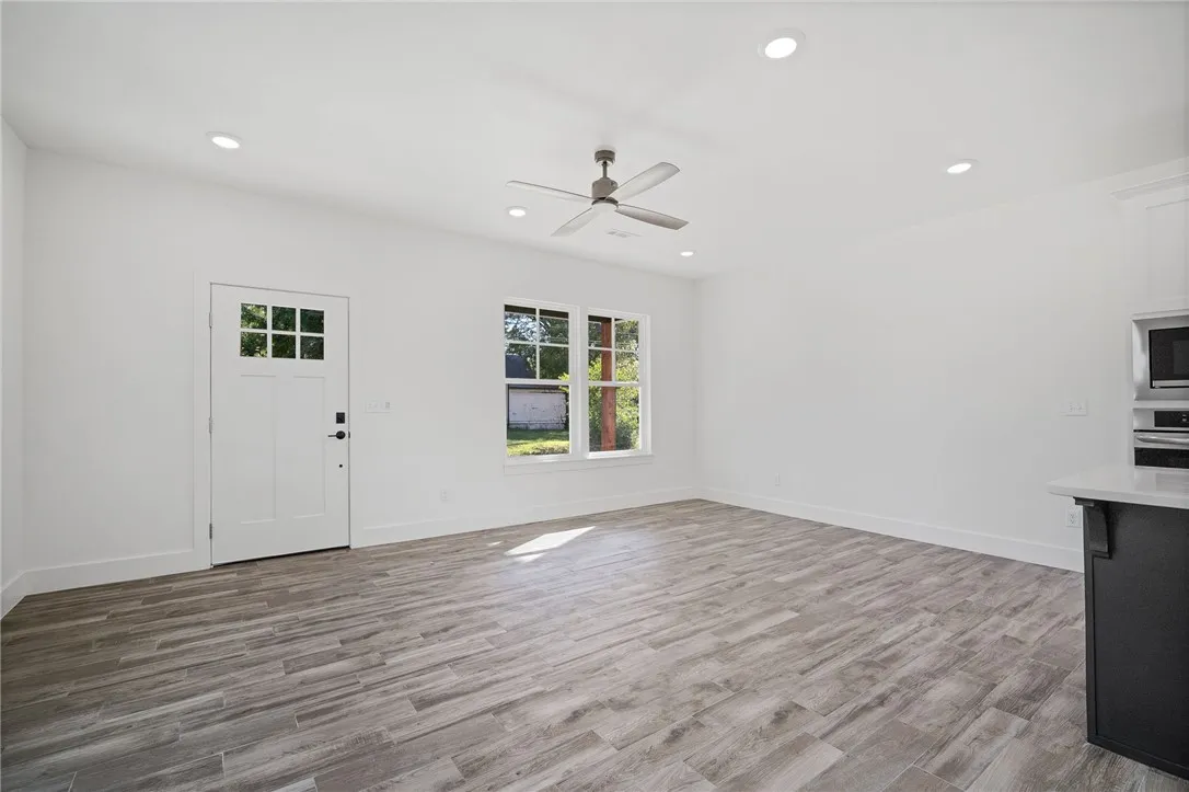 Rogers, Arkansas 72756, United States, 3 Bedrooms Bedrooms, ,3 BathroomsBathrooms,Residential,Pending,104199