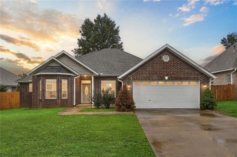 Photo of 5704 W Stoney Creek Drive, Rogers, AR 72758 (MLS # 1365409)