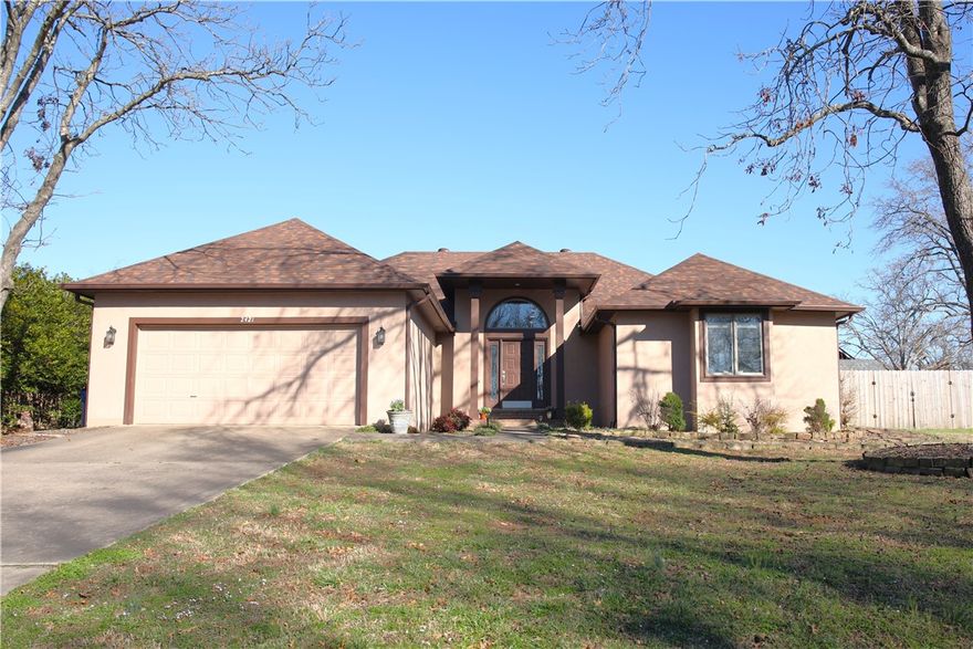 Most Affordable Hidden Springs Home-Best Bentonville Location! Discover comfort & convenience in this 3-bedroom, 2-bath gem! Foyer entry w/chandelier, tall ceilings/neutral paint, gas start/wood fireplace, with floorplan flow Great Room to Kitchen w/Breakfast Rm. Dining Rm can flex as office/library. Sleek dark bamboo wood floors. Tile at baths & laundry w/sink! Primary offers peaceful escape w/large walk-in closet & ensuite bath: dual vanity, fully tiled shower & jet tub. 2 Bedrooms w/ceiling fans and full bath at hall. New 2024 Furnace-A/C unit. 2023 new Roof-Gutters & wood fencing. Minutes to Downtown, 3.5 miles to Walmart Campus, top-rated schools, shopping, dining. Recreation: World-class biking trails with neighborhood trailhead at Linebarger/A St, access to Crystal Bridges, Momentary, & vibrant scene at the Square. This home offers best value under $600K! BONUS: Refrigerator/washer/dryer included w/acceptable offer! FURNITURE: Negotiable w/full price offer! INCENTIVE: Preferred Lender Credit up to $3,000!