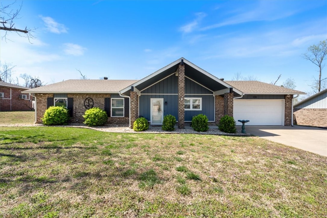 **Charming 4-Bedroom, 2-Bath Home in the Heart of Rogers, Arkansas**
Nestled in a peaceful neighborhood yet just moments away from the vibrant action of Rogers, this spacious 4-bedroom, 2-bathroom home offers the perfect blend of comfort and convenience. Located just around the corner from the Rogers Aquatic Center and minutes from top destinations like Pinnacle Promenade, Walmart AMP, and Top Golf, you'll have everything you need at your doorstep.
The property features a large, private backyard with endless potential for outdoor entertaining, hobbies, or relaxation. Whether you're hosting family gatherings or enjoying quiet evenings, this home provides ample space to make lasting memories. Donāt miss out on this rare opportunity to live in one of Rogersā most desirable locations! Seller offering up to $3000 in closing costs!