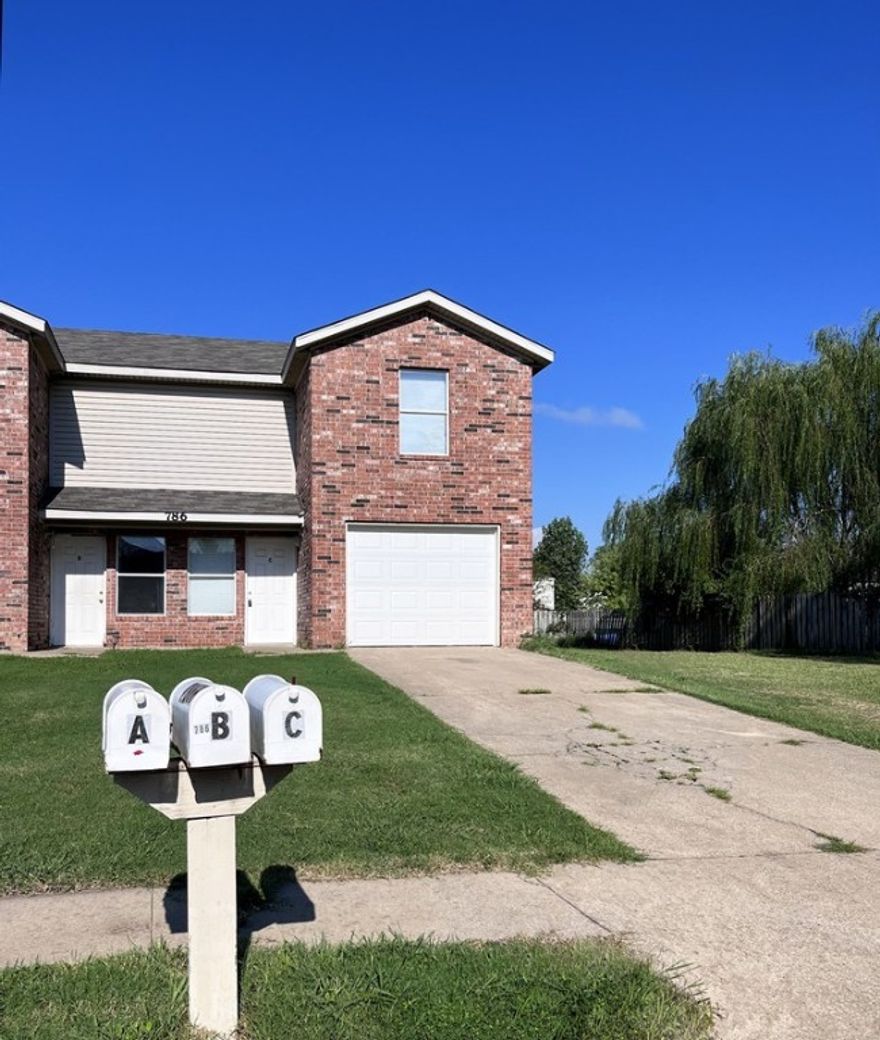 Great property in Springdale! 3 bedroom, 2.5 bath tri-plex that comes with all kitchen appliances (minus microwave)! Tenant will be responsible for electric, gas, water/trash, lawn care, and washer/dryer. We process applications as we receive and once an application is approved, we reach out for deposit. Deposit secures the unit not the application. Please be aware of scams. Our application process is to be paid online through a secure portal, and we do not accept cash, CashApp, Venmo, and/or PayPal. Showings through appointments only - please do not request appointments through ShowingTime.