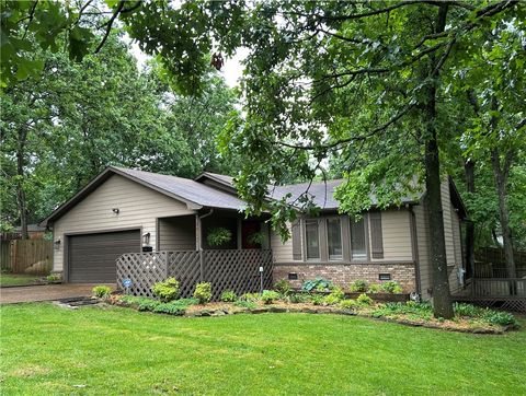 Photo of 2413 E Twin Oaks Court, Fayetteville, AR 72703 (MLS # 1345255)