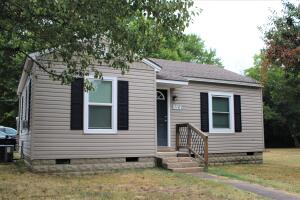 Adorable little home completely updated in 2013! Convenient to downtown Russellville and Arkansas Tech.