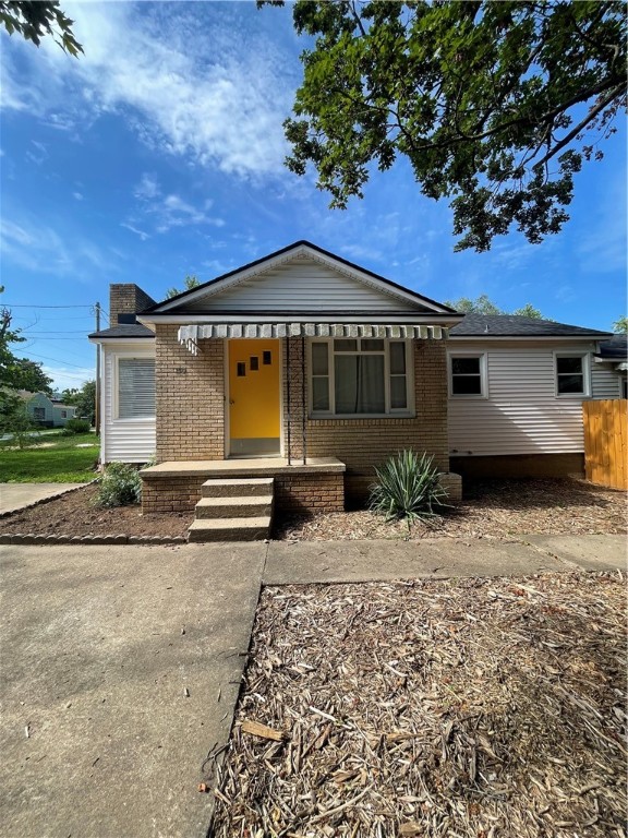 This 2 Bedroom 1 Bathroom home sits on a quiet dead end street. It has beautiful wood floors throughout the home. There are 2 potential living room areas or even an amazing game room! Washer, Dryer and Refrigerator are included in the home. The fully fenced in backyard is perfect to relax and enjoy the peaceful spot.
$250 pet fee per animal. All animals to be approved by management or owner.