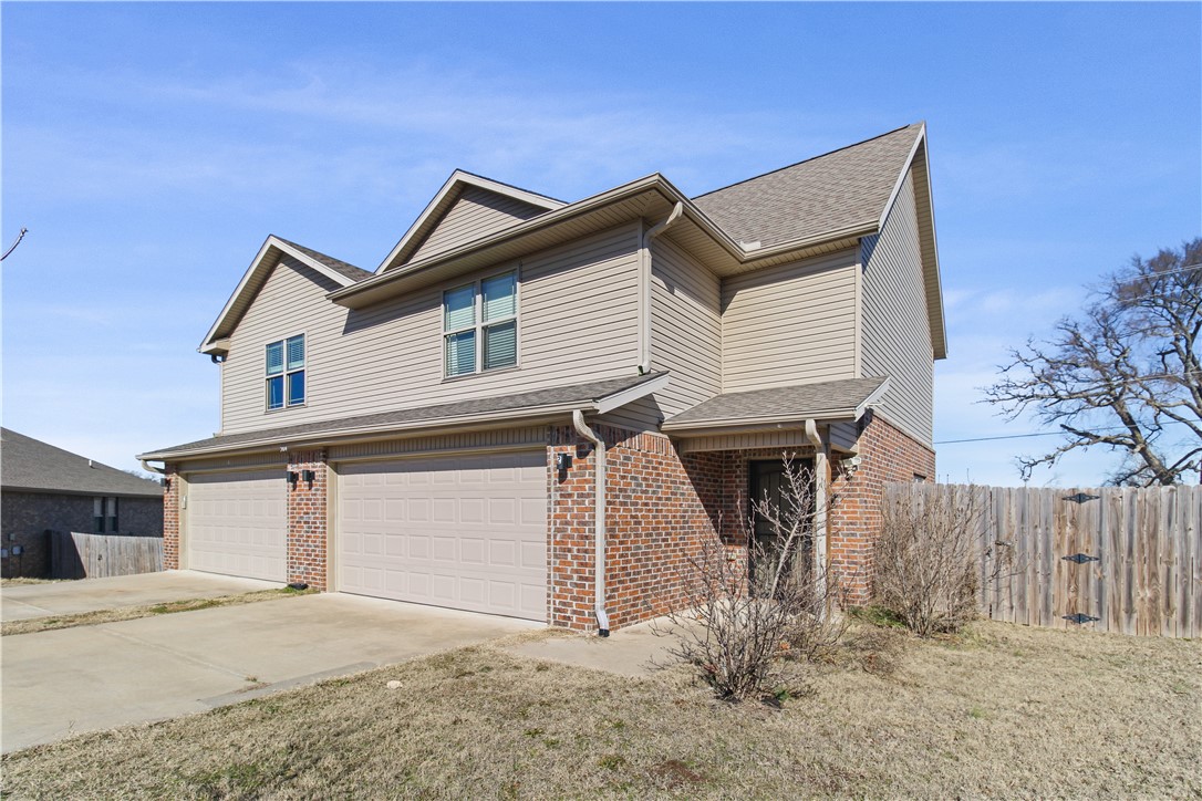 Looking for quick access to downtown Bentonville avoiding traffic on 14th, this home easy access to NW 2nd street taking you to W Central Ave skipping past congested 14th. This well maintained home has 3 bedrooms and two full bathrooms on the second floor. Granite counters throughout and a double vanity sink in the primary bathroom. One half bath on the first floor. Two car garage and all the appliances are included! Fenced in yard with a wood deck!