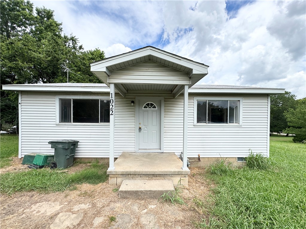 Cozy 2 bed 1 bath home in South Fayetteville.