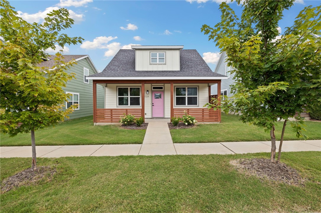 This adorable craftsman style home is ready for you to move right in! Perfect for students, professionals, and investors, this 3 bed 2.5 bath home has wood and LVP flooring and fresh paint throughout. The main level features an open floor plan living, dining, and kitchen with stainless steel appliances, a large primary suite, and a half bath for guest access. Upstairs has two oversized bedrooms and a large shared bath. Come see this charming neighborhood only 2 miles to the University of Arkansas or Downtown Fayetteville and one block to the Razorback Greenway for each access to walk or bike across NWA!