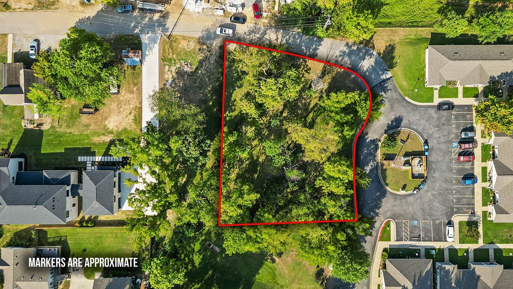 Serene park like setting with a great location. Nice huge lot <1 mile to Downtown Center, AWSOM, Crystal Bridges, New Walmart Campus and all Downtown Bentonville has to offer. Public utilities at 2nd St. Build your dream home.