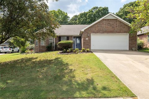 Photo of 1735 N Glenbrook Place, Fayetteville, AR 72701 (MLS # 1317999)