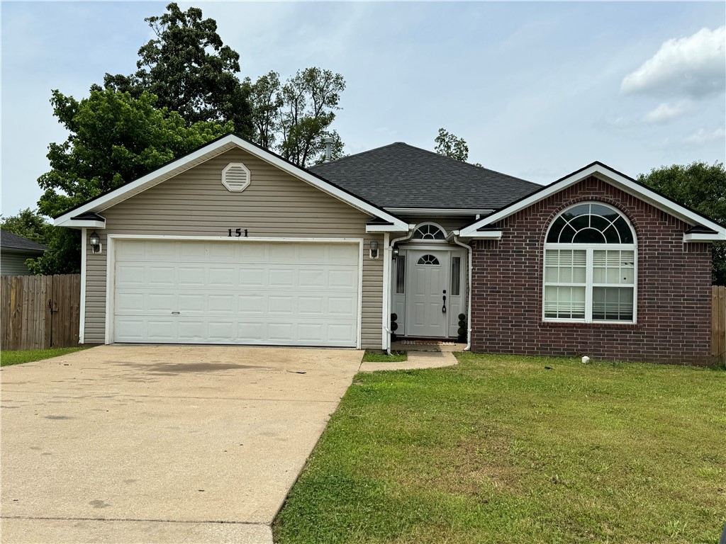 Great starter home with 3 bedroom/2 bath in Huntsville, and an easy commute to Springdale and Fayetteville. This home features a vaulted living room ceiling, eat in kitchen with pantry, fireplace, walk in closet and a nice wooded deck. New flooring through out. Roof was replaced in 2023. Home also has home warranty paid for by the seller. Ready to be your next home! Call listing agent forāāāāāāāāāāāāāāāāāāāāāāāāāāāāāāāā showings.