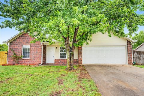 Photo of 1168 S Sherman Avenue, Fayetteville, AR 72701 (MLS # 1348427)