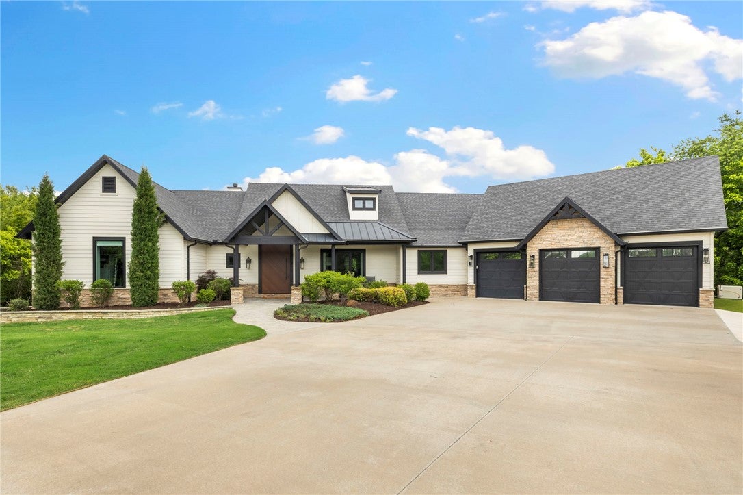260 W Brown Road