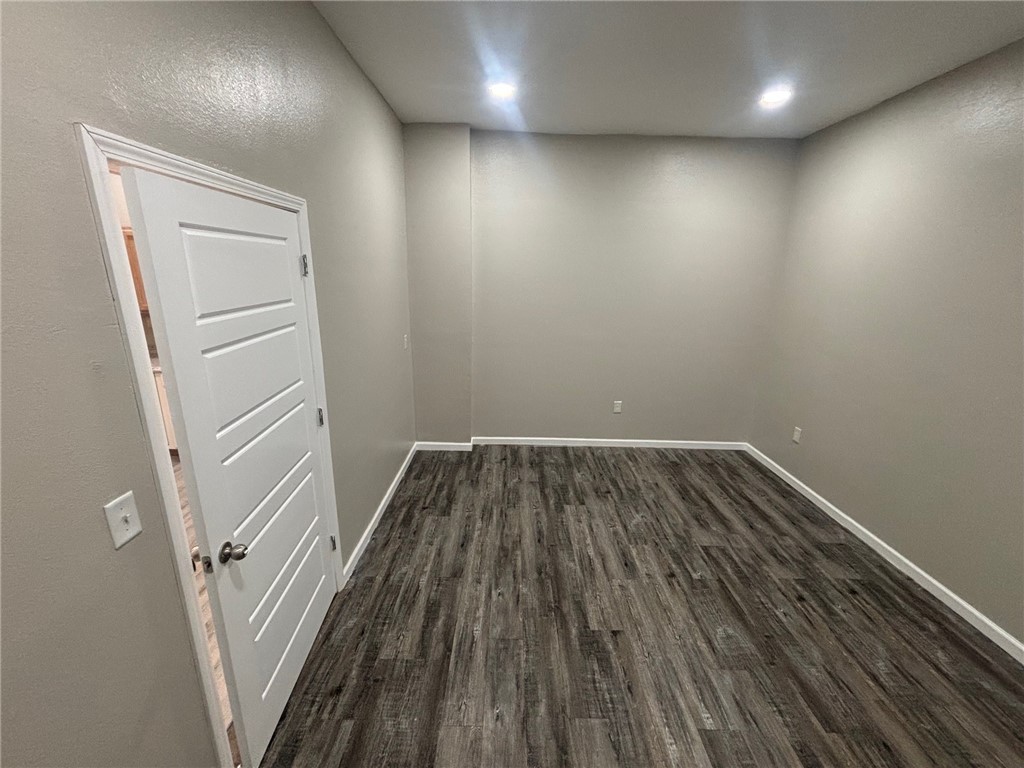 Half acre lot with 60 X 30 building. 1800 Square Feet. Office area has been built/finished out and is approximately 800 Square Feet w/ HVAC. Office/Reception area, conference room, workroom/private office, & 1 bathroom. Room to build another building. Situated in a growing market with proximity to downtown Siloam Springs, this warehouse is perfect for businesses looking to establish or expand their presence in Northwest Arkansas. Contact us today to schedule a tour and unlock the potential of this prime industrial space!