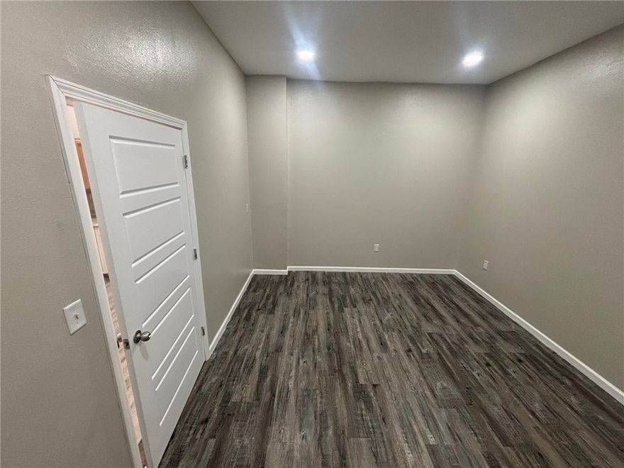 Half acre lot with 60 X 30 building. 1800 Square Feet. Office area has been built/finished out and is approximately 800 Square Feet w/ HVAC. Office/Reception area, conference room, workroom/private office, & 1 bathroom. Room to build another building.  Situated in a growing market with proximity to downtown Siloam Springs, this warehouse is perfect for businesses looking to establish or expand their presence in Northwest Arkansas. Contact us today to schedule a tour and unlock the potential of this prime industrial space!