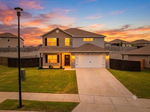Photo of 541 Woodcreek Loop, Lowell, AR 72745 (MLS # 1354809)