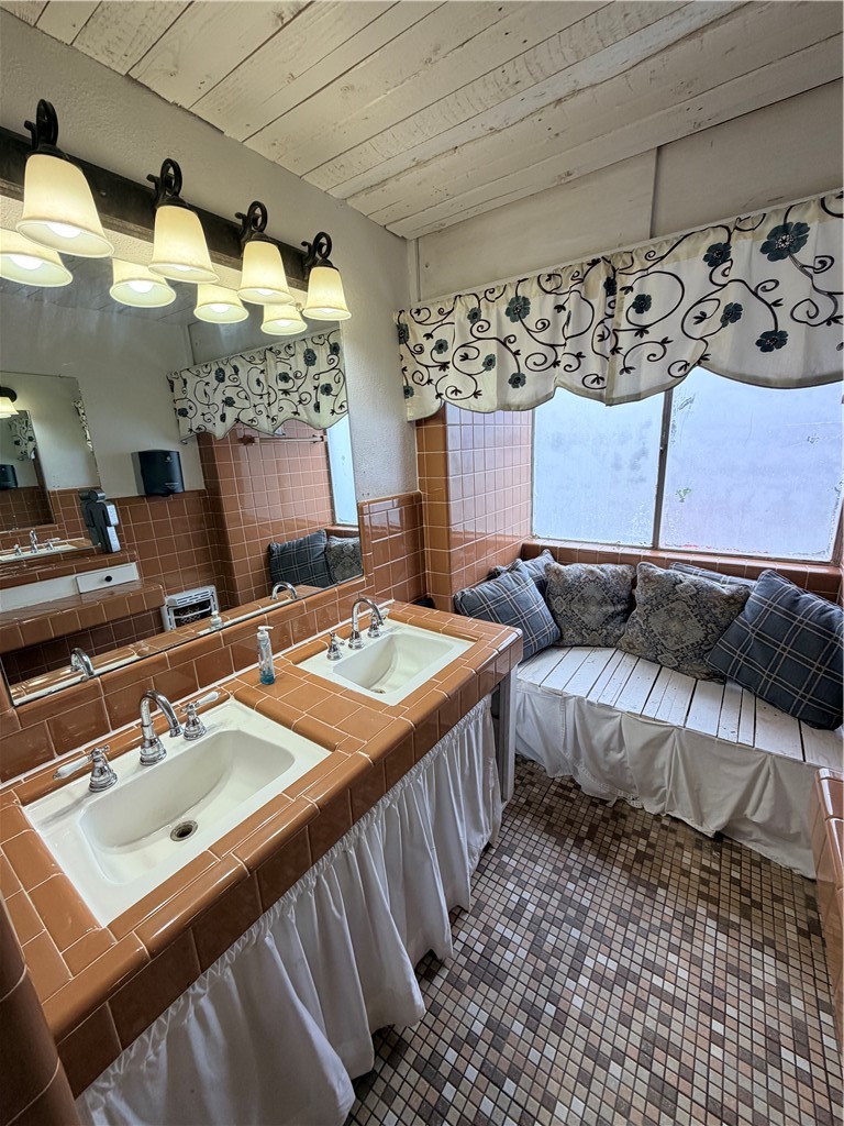 Cranes Add Siloam Spgs - Commercial Lease