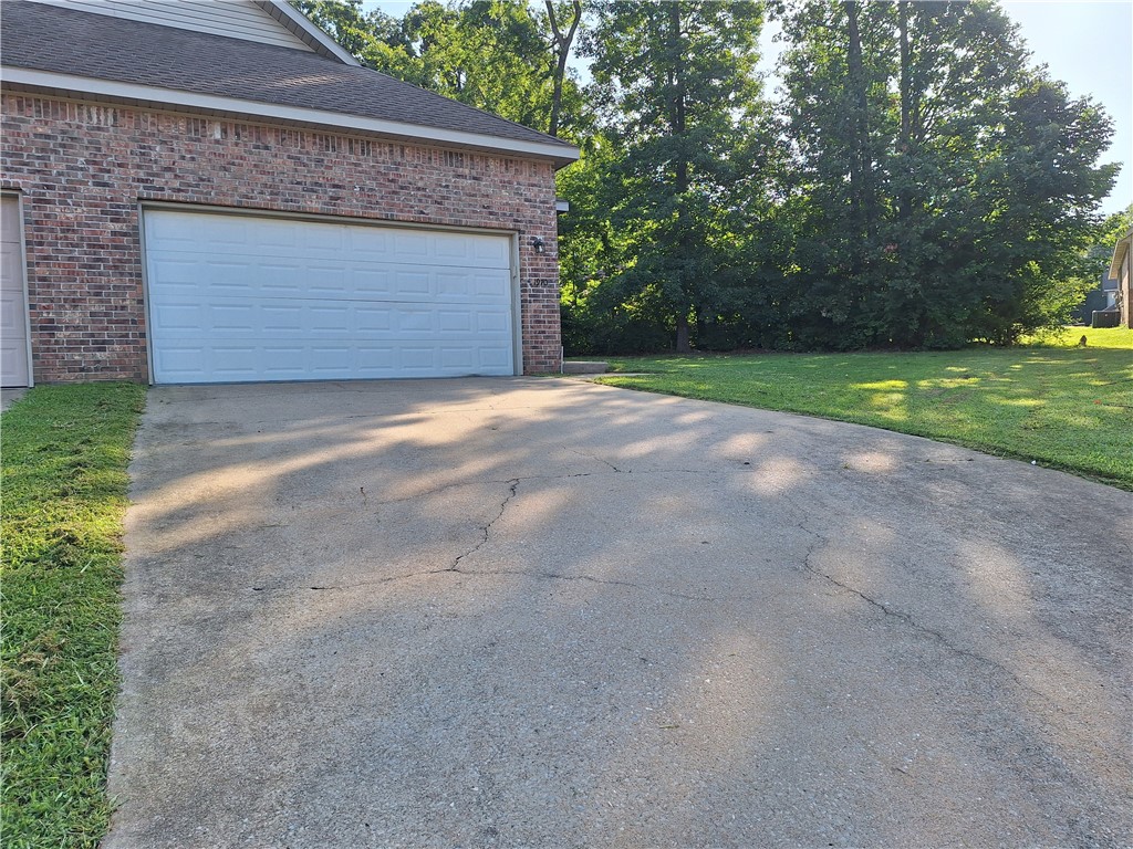 Amazing 3 bedroom, 2 bathroom apartment in Fayetteville. Amenities included: central air, central heat, dishwasher, stainless steel appliance, new carpets, fresh paint and updated bathroom. No Utilities included.
No Pets.
