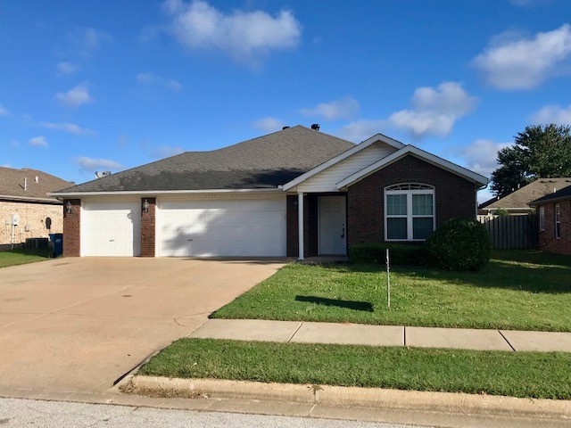 Excellent Location, Single Family Home with 3 car garage in Carriage Square Subdivision in Bentonville. Property features hardwood floors, gas long fireplace in living room, Master suite with walk in closet and jacuzzi tub, fenced in yard, and more.
