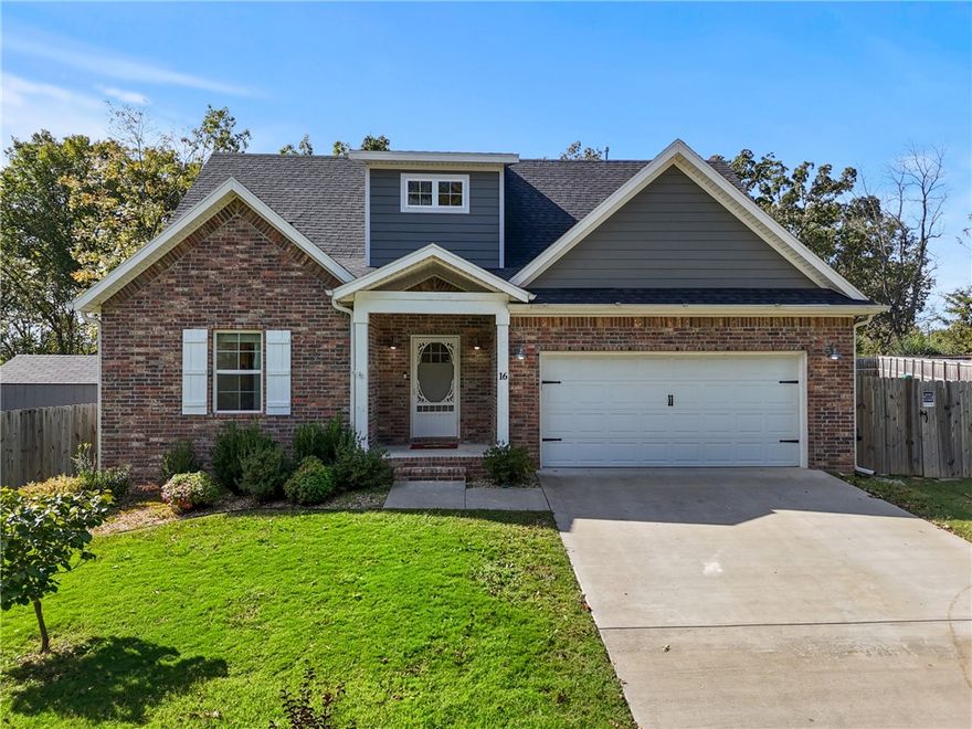 Packed with Extras! This charming 3-bedroom + large bonus room, 2.5-bath home sits on a spacious, level .39-acre lot at the end of a peaceful cul-de-sac ā offering privacy, comfort, and room to grow.
Enjoy a fully fenced backyard with not one, but two storage buildings ā a 24āx11.5ā workshop and an additional 12āx8ā shed ā perfect for hobbies, tools, or outdoor gear. Unwind or entertain under the covered outdoor living space, ideal for gatherings with family and friends.
Inside, discover thoughtful architectural details including crown molding, trey ceilings, and a graceful arched entryway connecting the dining and living areas.
All just minutes from the Bella Vista Bypass (I-49) for an easy commute to Bentonville and beyond.
Space, style, and storage ā itās all right here!