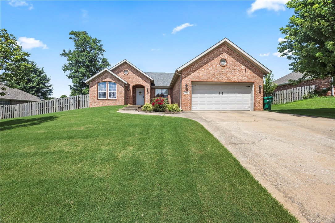 Welcome to this well-maintained 3 bed, 2 bath single-story home located in the desirable Sienna at Cooper’s Farm neighborhood. This property features several key updates, including a newly replaced HVAC system, as well as a newer roof and water heater. House also offers a security system.
Step inside to a spacious living area with tray ceilings, large windows, and a cozy fireplace that flows into the eat-in kitchen, complete with oak cabinetry and dark countertops. A formal dining area offers additional space for entertaining.
The primary suite features tray ceilings, detailed trim, and an en-suite bathroom with a double vanity, Jacuzzi tub, and separate shower. The fenced backyard includes a patio and plenty of green space for outdoor enjoyment.
Just a short walk to the neighborhood pool, clubhouse, Lake Centerton, and Centerton City Park. Located less than 2 miles from Bentonville West High School and Centerton Gamble Elementary.