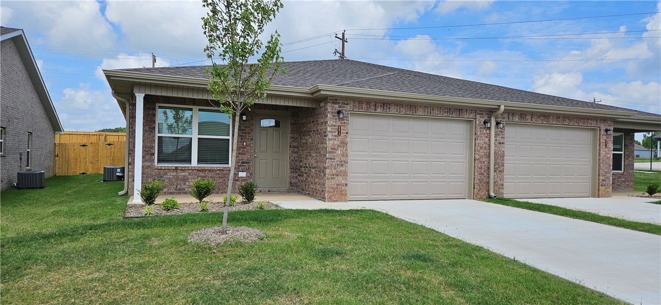 Brand new duplexes in Bentonville close to NWA Regional Airport for lease. Home features 3 bedrooms, 2 bathrooms, 2 car garage, LVP throughout home, granite countertops, ceiling fans, open floorplan, covered back patio for grilling/entertaining, fenced in yard and all appliances included. 1 month free rent for tenant with all 1-year leases signed by August 1st, 2025.