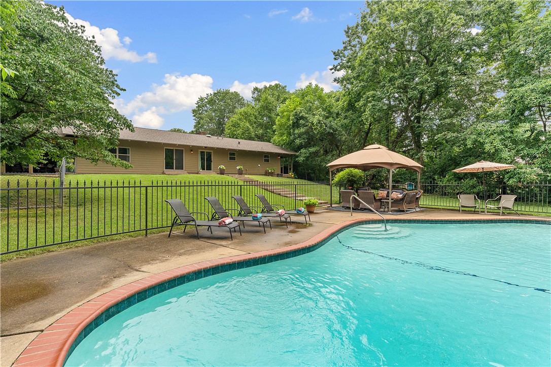 OPEN HOUSE ā Sunday, July 20th Tired of cookie-cutter houses? Welcome to Harper Valleyāa spacious, well-maintained home tucked away at the end of a quiet cul-de-sac. This 3,257 square foot residence sits full of charm on a generous 1.18-acre meadow- like lot with an in-ground pool.
While honoring its original 1967 character, the home features four large bedrooms, two and a half bathrooms, and a cozy living room with a welcoming fireplace. A flexible additional room offers options for a second living area or formal dining spaceāperfect for hosting family and friends.
Despite the peaceful, tucked-away setting, you're surprisingly close to everything. JB Hunt Park is just minutes away, and with quick access to I-49, you can easily head south to the University of AR for Razorback games or north to see the Bentonville square. This home blends charm, space, and convenience in one unique package.
This one is truly special and packed with personality. Ask for the 3D virtual tour or schedule your private showing today!
