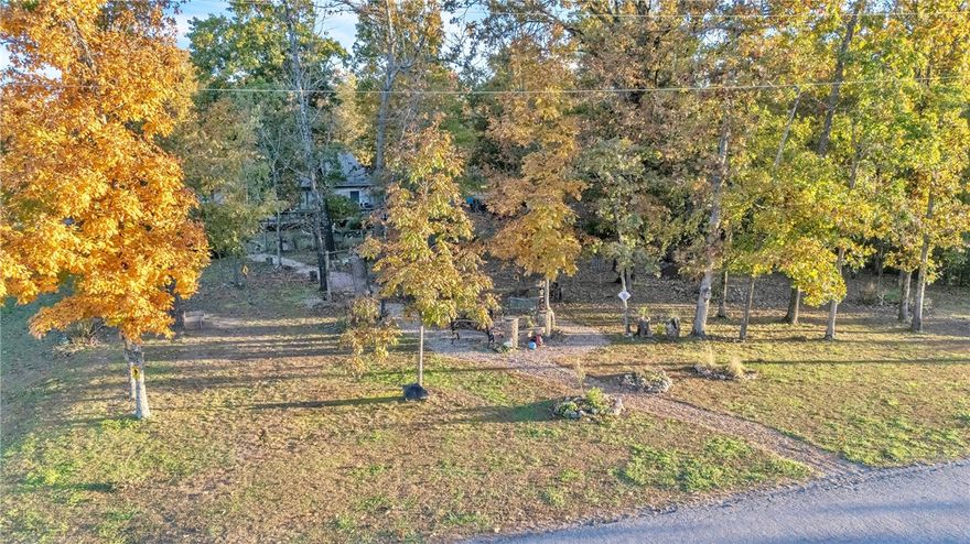 Three wooded lots, totaling 0.92 acre.