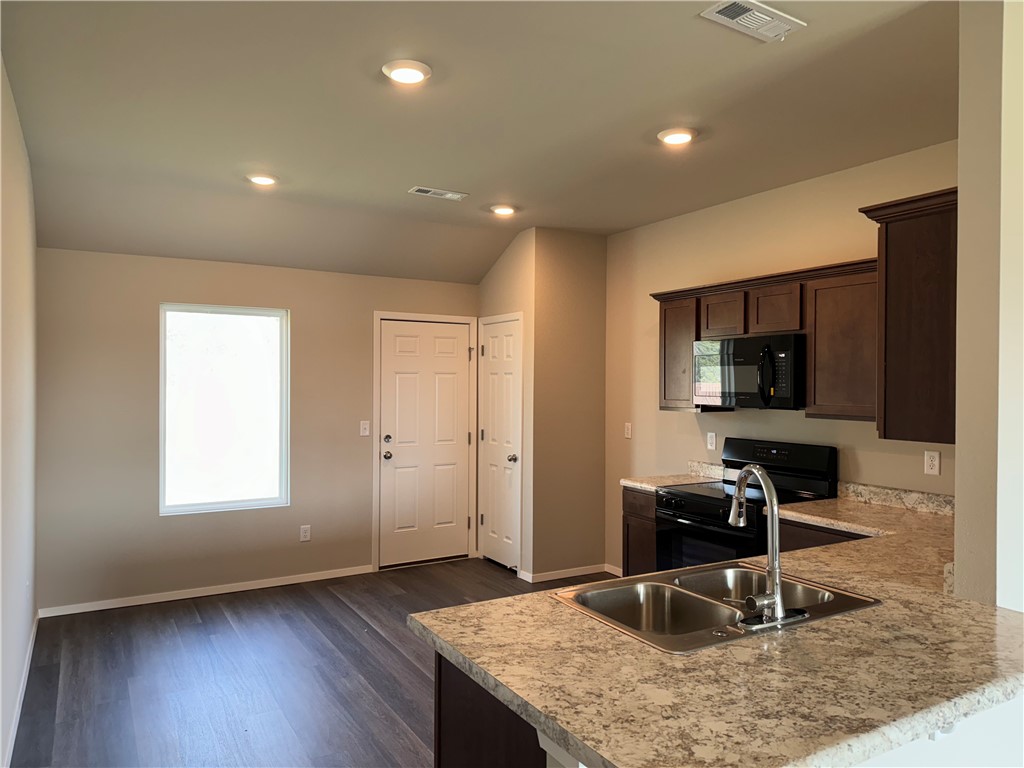 FOX TAIL SUB PH II-SILOAM SPRINGS - Residential Lease