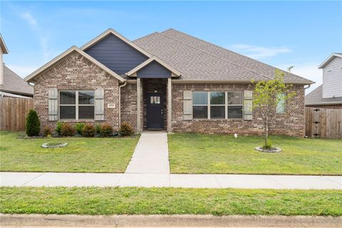 Photo of 4311 Pawhuska Street, Bentonville, AR 72713 (MLS # 1326922)