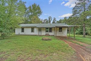 If you are willing to do a little work this house may be for you. If has 3 bedrooms, 2 baths, new heat and air, two living area all on 1.5 acres. It is out in the country yet ten minutes from downtown Russellville