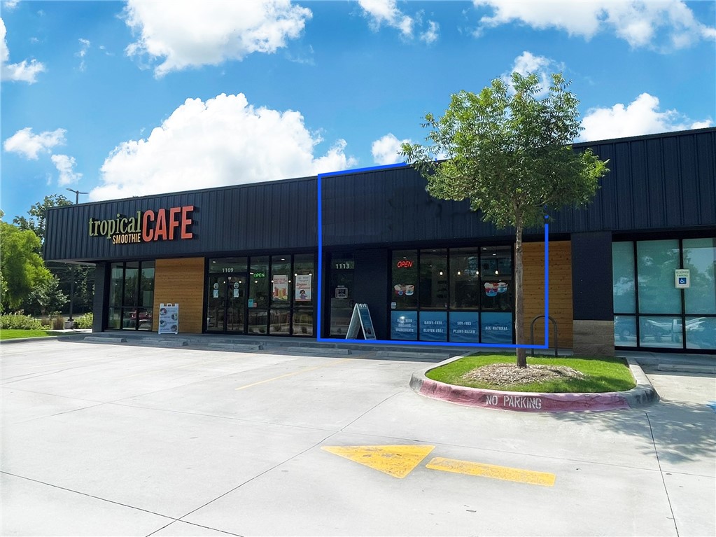 Adjacent to Fayetteville High School and located in the University of Arkansas campus corridor with 27,000+ students enrolled. Location is near popular Dickson Street, downtown Fayetteville Square and several area attractions including the Walton Arts Center and George’s Majestic Lounge. Area is surrounded by numerous student housing complexes and an abundance of national retailers. Recently renovated shopping center with available sublease through August 2027. Operating business, please contact broker for viewing.