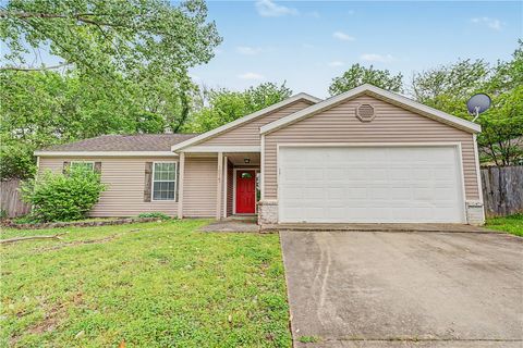 Photo of 3015 Wildflower Street, Fayetteville, AR 72704 (MLS # 1343925)