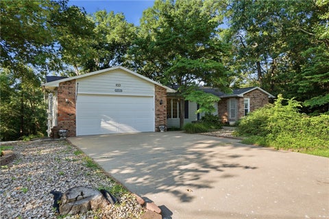 Photo of 19 Lonsdale Drive, Bella Vista, AR 72715 (MLS # 1353671)
