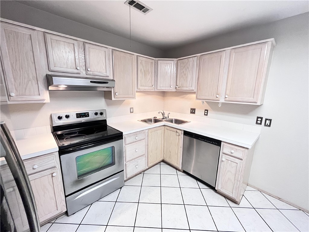 Meadowlands I & II - Residential Lease