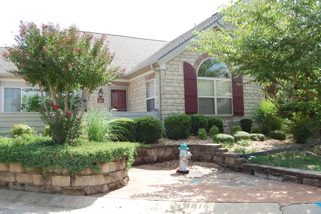 "Easy Living" - all outside taken care of by POA. Beautiful condo, mahogany upgraded cabinetry, wood floors, sunroom, close community - near shopping malls, medical, hospital, restaurants. Large fenced gated patio. Siding and Petra stones o.s. Move-in ready. Perfect location
