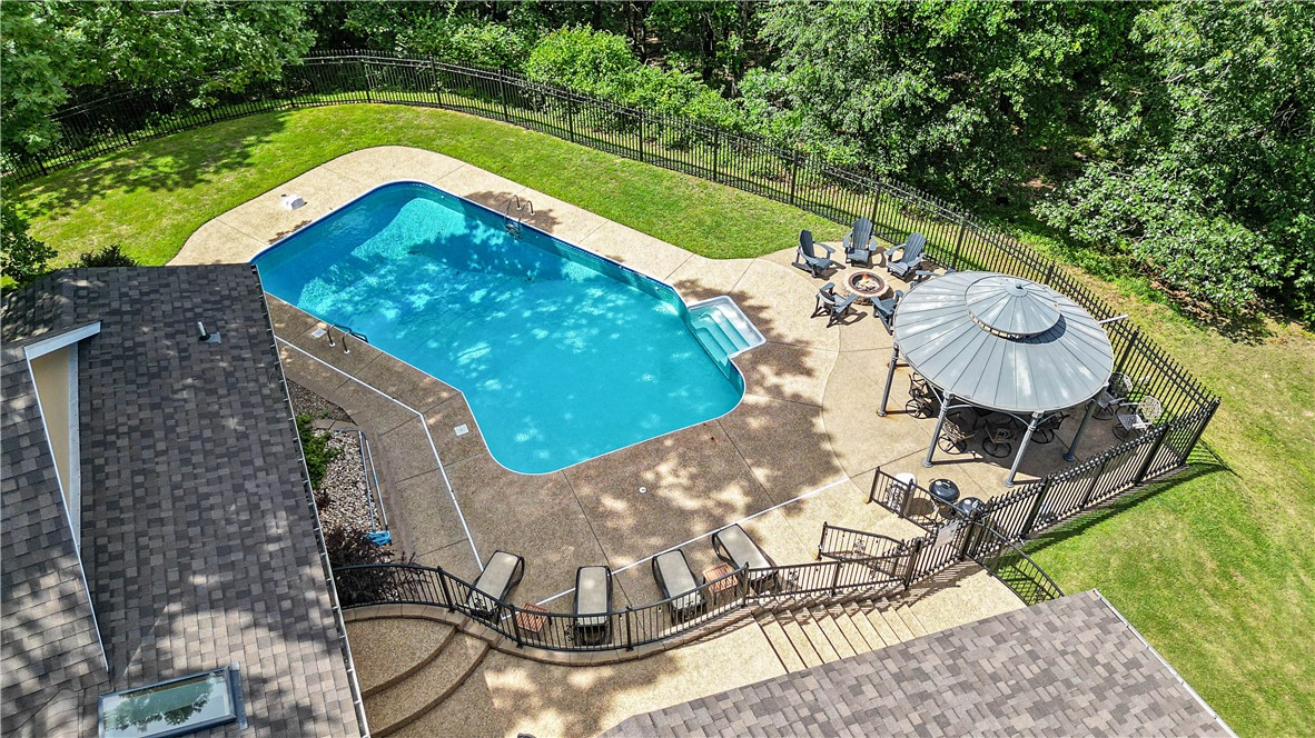 Enjoy the view, relax being in the rolling hills near Beaver lake, all while taking a swim in this fabulous salt waterpool. Open, large living area and a kitchen meant for a cook. Large master bedroom with a large walk- in closet. The living area flows to the outside entertainment patio and pool. A detached, almost 1,000sq ft 3 car garage with studio apartment above can be rental income for a buyer that wants that extra income or it can be a guest house. Currently renting for $1000 a mth. House is less than a mile from Hickory Creek Marina. House is currently a VRBO. Refrigerator and washer and dryer in main house and apartment will convey with accepted offer. Furnishings are negotiable.