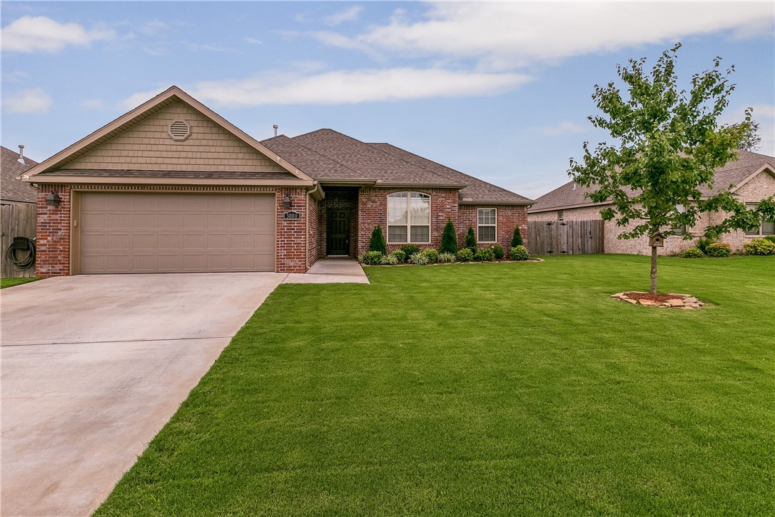 Incredible well-maintained single owner home in flourishing Bentonville neighborhood! Lots of curb appeal with professional landscaping and privacy fence. Inside, enjoy hardwood floors throughout all main living areas and an open concept that makes hosting guests a breeze. Corner gas fireplace makes living room extra inviting. Eat-in kitchen boasts granite tops and stainless appliances. Granite also in all bathrooms and utility room. Master suite with tray ceilings, jetted tub, and walk-in tile shower. This home is a steal!