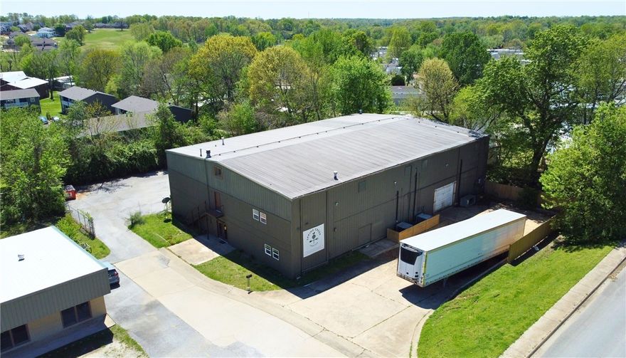 Available: 8,789 SF | 0.72 AC.

Asking price: $900,872 ($102.50 PSF).

Asking rent: $11.50 PSF.

Rent type: NNN.

Zoning: C-2.

Grade level door: 1 (10’ x 2’).

Dock level door: 1 (exterior dock level slab).

Climate controlled: Yes.

Property highlights:

Located just east of Highway 71B with easy access to Interstate 49 via Don Tyson Parkway.

Features on-site refrigerated storage.

±0.192 acres of fenced yard.

±2,700 SF of office space.