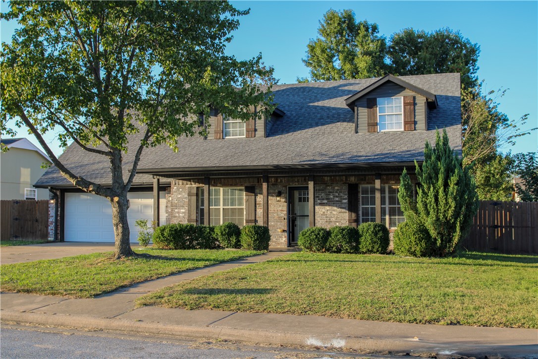 Perfectly situated just minutes from shopping, dining, and major employers, this charming home offers the best of comfort, convenience, and community. Families will love being steps away from Reagan Elementary and close to Bright Minds Academy, making school drop-offs and childcare a breeze.
Property Highlights:
- Prime Rogers location near top-rated schools, daycare, and amenities
- Spacious living and dining areas with natural light
- Modern kitchen with abundant storage and prep space
- Screened-in back porch overlooking a fully fenced yard
- Updated bathrooms and finishes throughout
Location Perks:
- Quick access to I-49, Pinnacle Hills, and Downtown Rogers
- Only 7 minutes to the Samās Club Home Office
- 10 minutes to the new Walmart Home Office
- Close to local parks, trails, and family-friendly attractions
Property is owned by licensed Arkansas real estate agent with EXP Realty