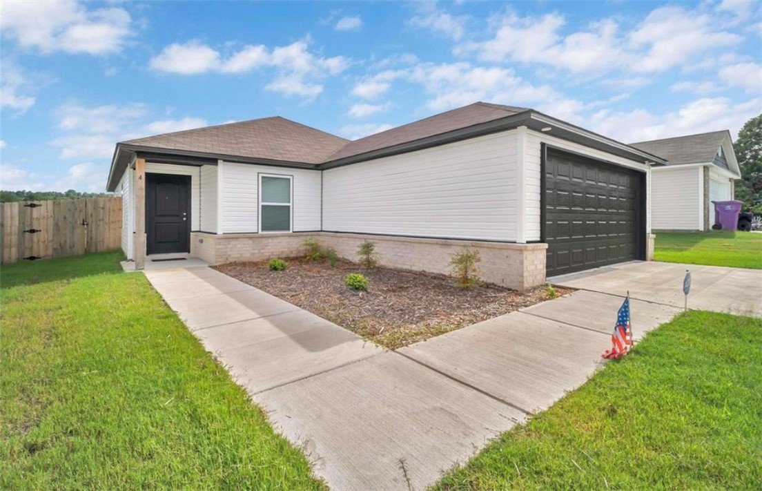 Come see this beautiful new 4 bedroom and 2 bathroom home built in 2024!! This home features an open and split floor plan and an expansive living room with a raised ceiling. Enjoy a gorgeous kitchen fully equipped with energy-efficient appliances, ample counter space, and a roomy pantry. Don't forget to check out the amazing fully fenced backyard!!