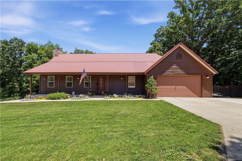 Photo of 716 E Hilltop Drive, Rogers, AR 72756 (MLS # 1351302)
