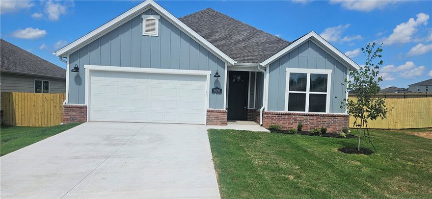 Great home in Jacob's Crossing S/D. The Colby plan features 4 bedrooms, 2 bathrooms, 2 car garage, wood floors, granite countertops, split floor plan, gas log fireplace in living room, large open kitchen with great breakfast bar and nice breakfast area, refrigerator, pantry, formal dining room, big master suite complete with huge walk in closet, separate shower, and tub. Covered back patio, huge fenced in yard, and so much more! Come take a look!