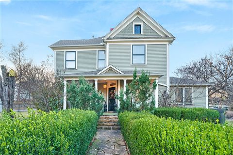 Photo of 501 N Walnut Avenue, Fayetteville, AR 72701 (MLS # 1329769)