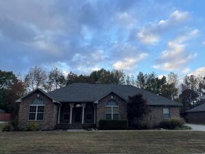 4 bedroom / 2 bath home with detached shop. Home features high ceilings throughout. Large living area has recessed lighting and fireplace as well as spacious kitchen with large center island. Privacy fenced backyard Great location, come and see today!