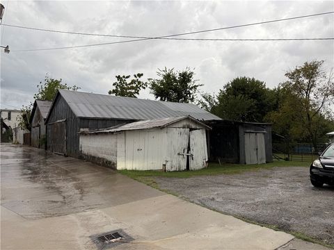 Photo of between Hubert & Springfi E Church Avenue, Berryville, AR 72616 (MLS # 1323948)